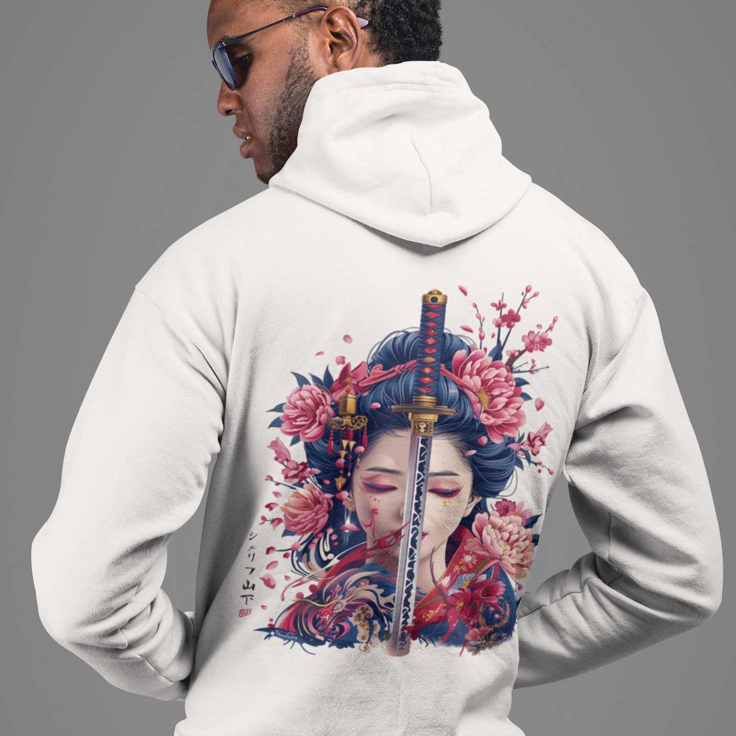 Japan Geisha Katana Hoodie Unisex Damen Herren "Geisha & Sword" im Tattoo-Style von YAMASHITA in off-white natur-weiss - Motiv hinten