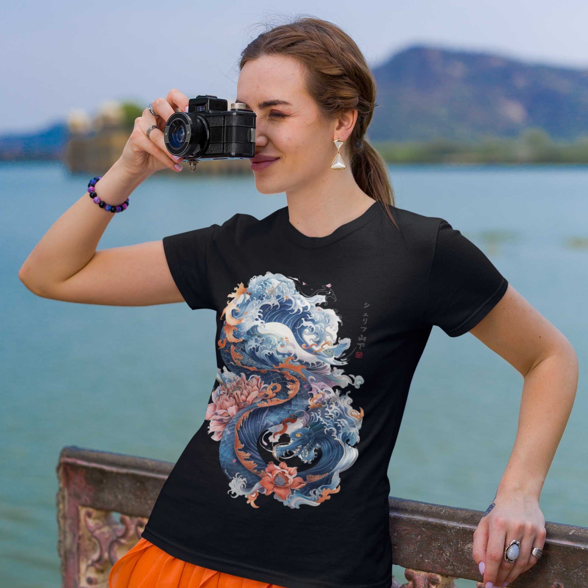 Japan Drachen Damen T-Shirt "Dragon & Waves" im Tattoo-Style von YAMASHITA in schwarz